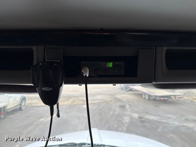 image for item FP3151 2013 Kenworth T800 semi truck
