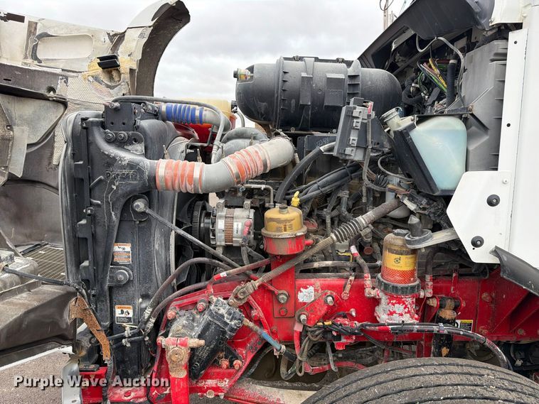 image for item FP3151 2013 Kenworth T800 semi truck