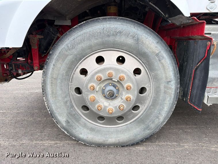 image for item FP3151 2013 Kenworth T800 semi truck