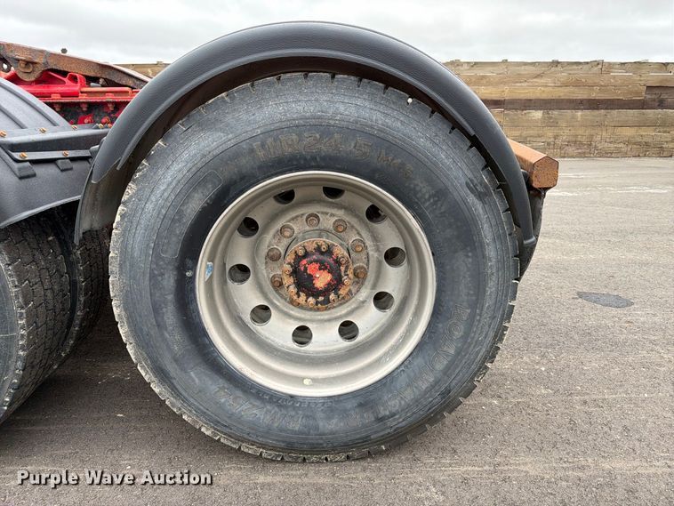 image for item FP3151 2013 Kenworth T800 semi truck