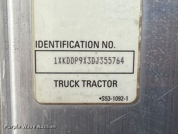 image for item FP3151 2013 Kenworth T800 semi truck