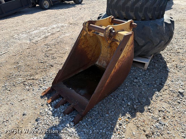 image for item FP3177 2003 Caterpillar 430D backhoe