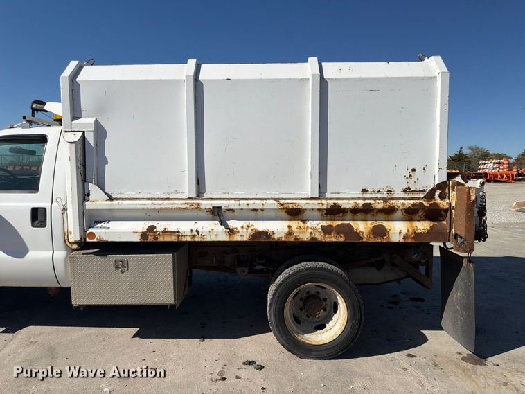 image for item FP3178 2003 Ford F-550 dump truck