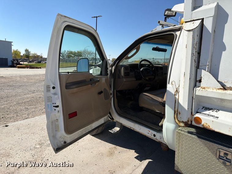 image for item FP3178 2003 Ford F-550 dump truck