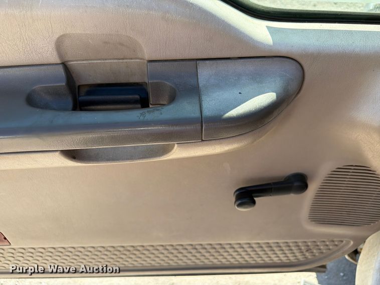 image for item FP3178 2003 Ford F-550 dump truck