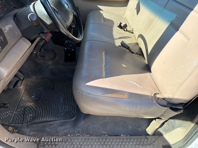 image for item FP3178 2003 Ford F-550 dump truck