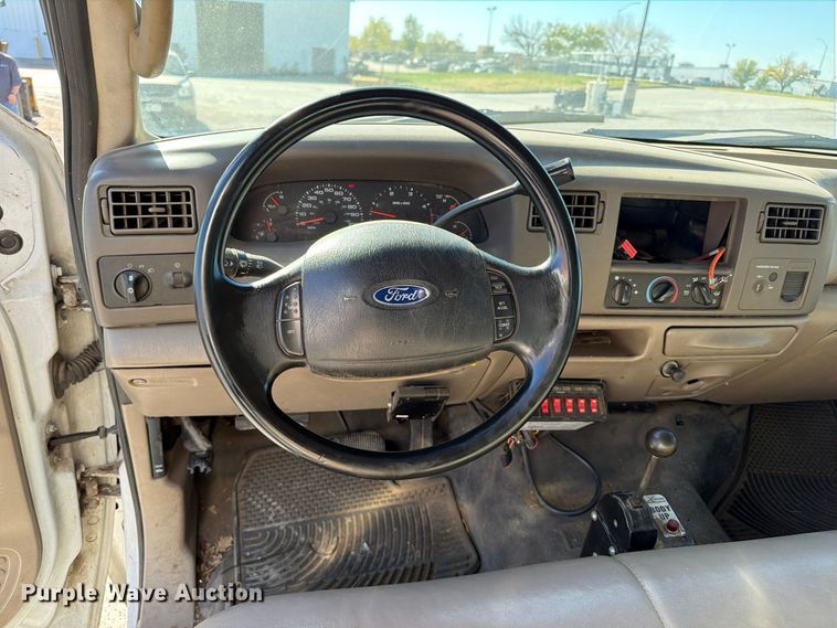 image for item FP3178 2003 Ford F-550 dump truck