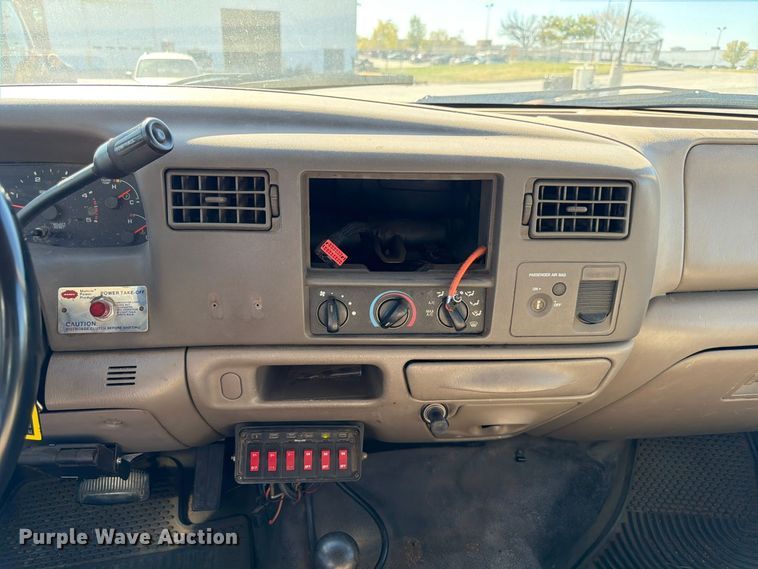 image for item FP3178 2003 Ford F-550 dump truck