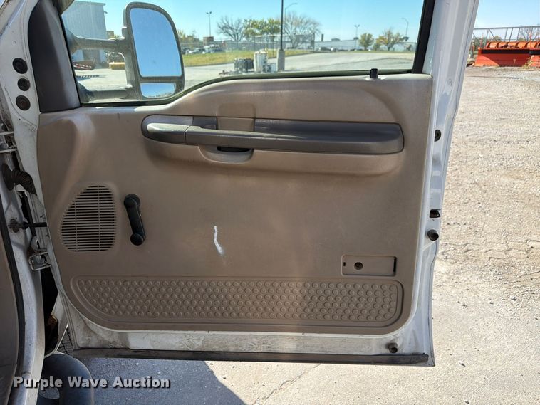 image for item FP3178 2003 Ford F-550 dump truck