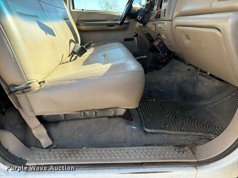 image for item FP3178 2003 Ford F-550 dump truck
