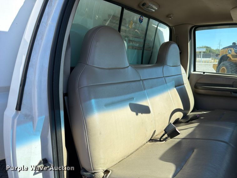 image for item FP3178 2003 Ford F-550 dump truck