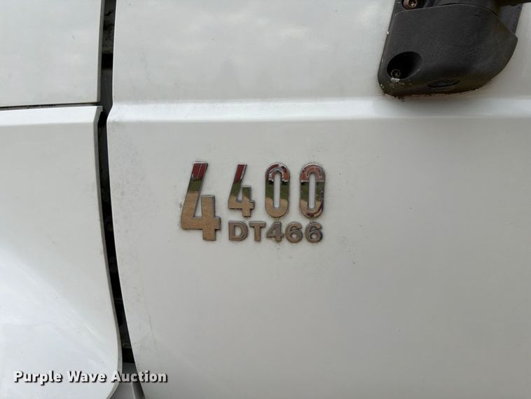image for item FP3500 2004 International 4400 tank truck