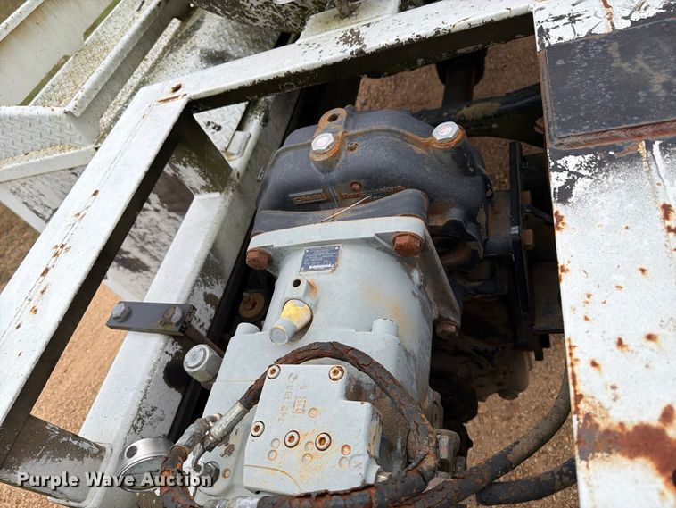 image for item FP3500 2004 International 4400 tank truck