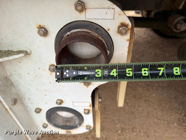 image for item FP3500 2004 International 4400 tank truck