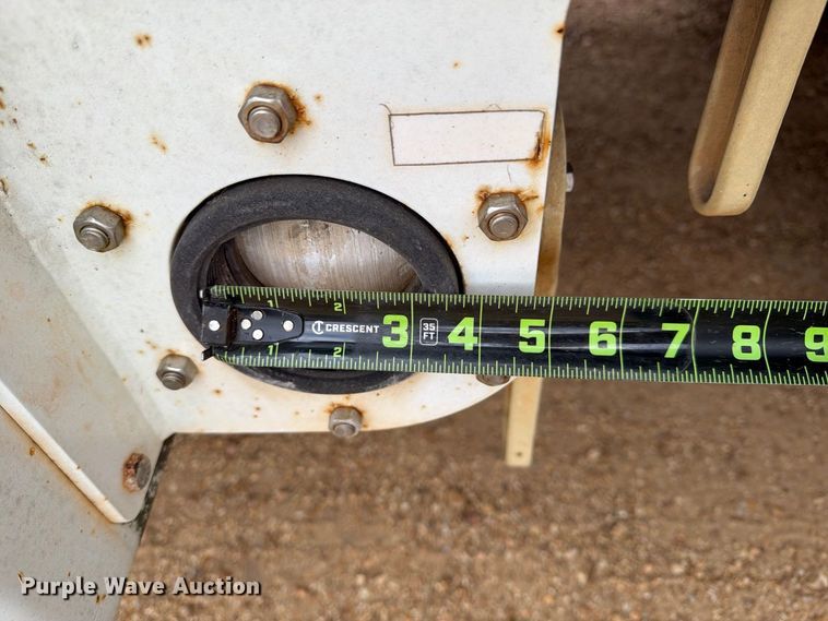image for item FP3500 2004 International 4400 tank truck