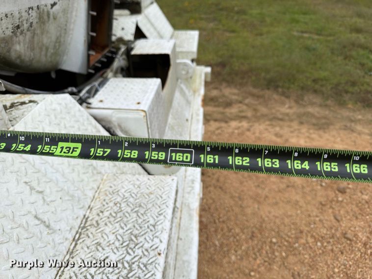 image for item FP3500 2004 International 4400 tank truck