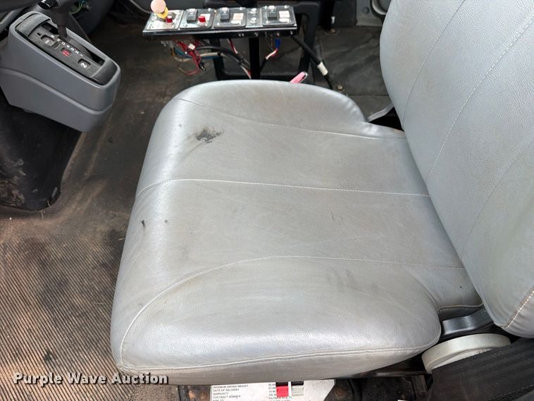 image for item FP3500 2004 International 4400 tank truck