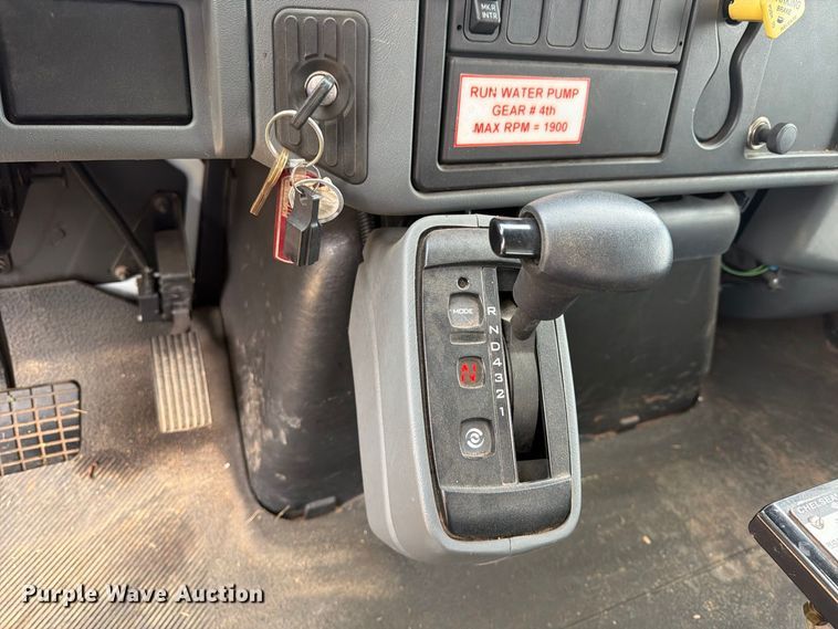 image for item FP3500 2004 International 4400 tank truck