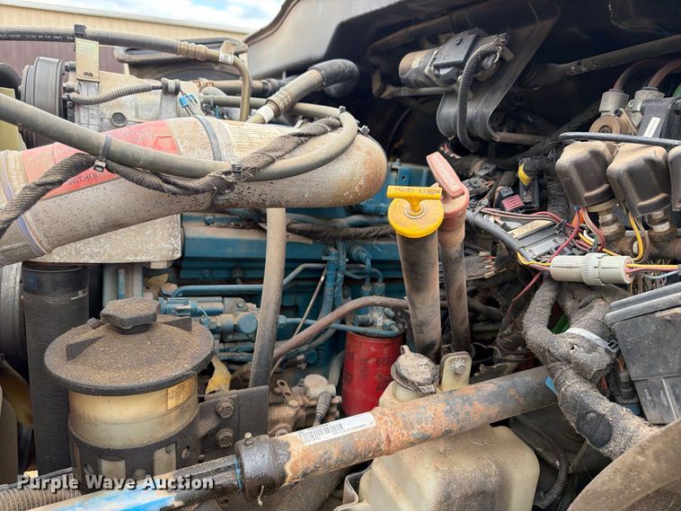 image for item FP3500 2004 International 4400 tank truck
