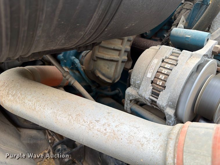 image for item FP3500 2004 International 4400 tank truck