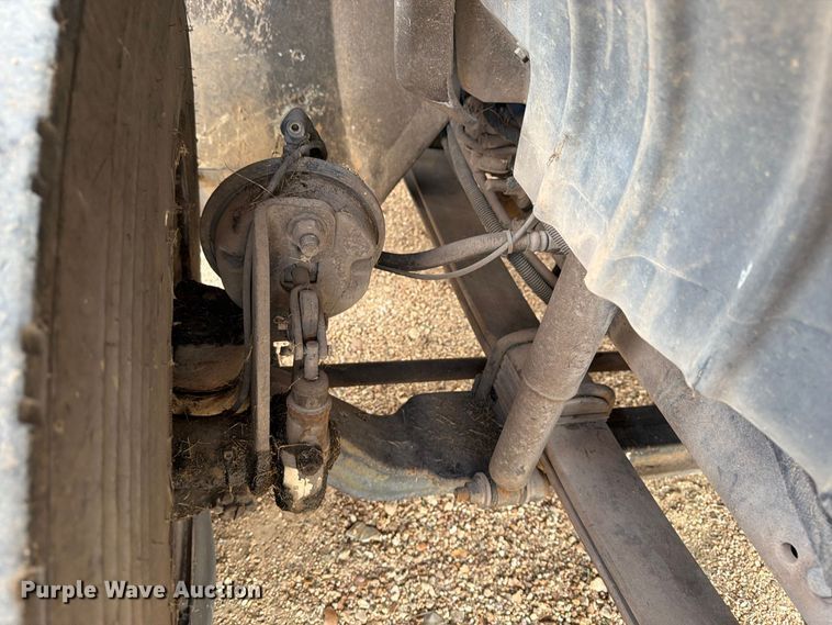 image for item FP3500 2004 International 4400 tank truck