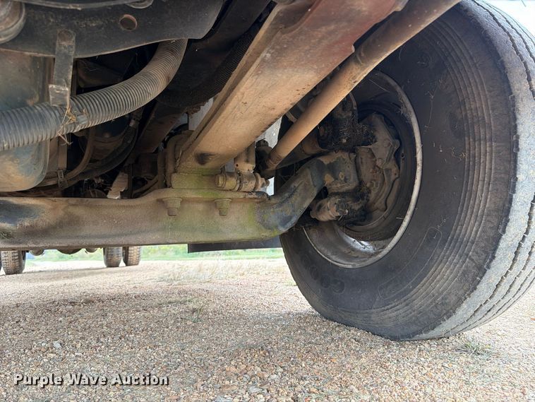 image for item FP3500 2004 International 4400 tank truck