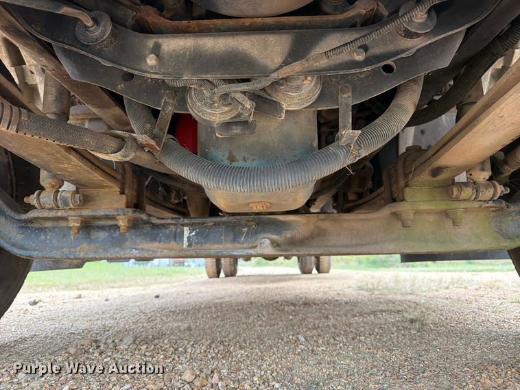 image for item FP3500 2004 International 4400 tank truck