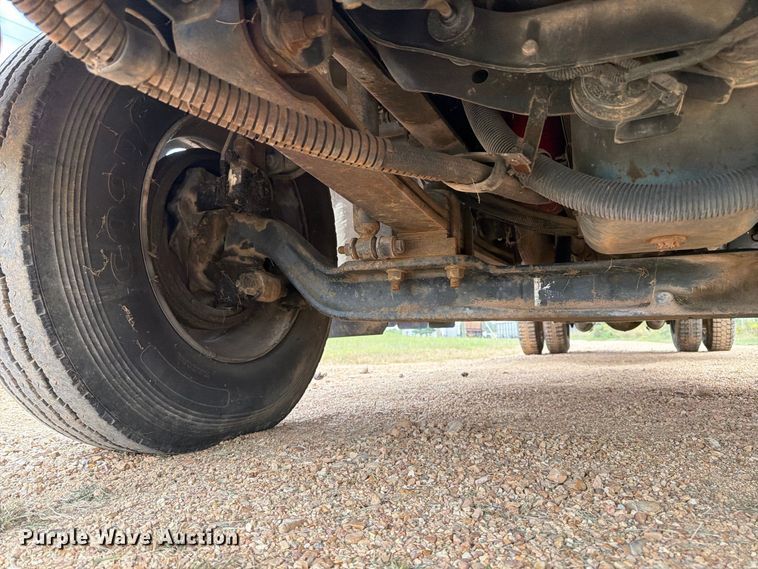 image for item FP3500 2004 International 4400 tank truck