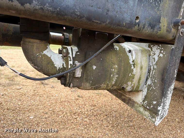 image for item FP3500 2004 International 4400 tank truck