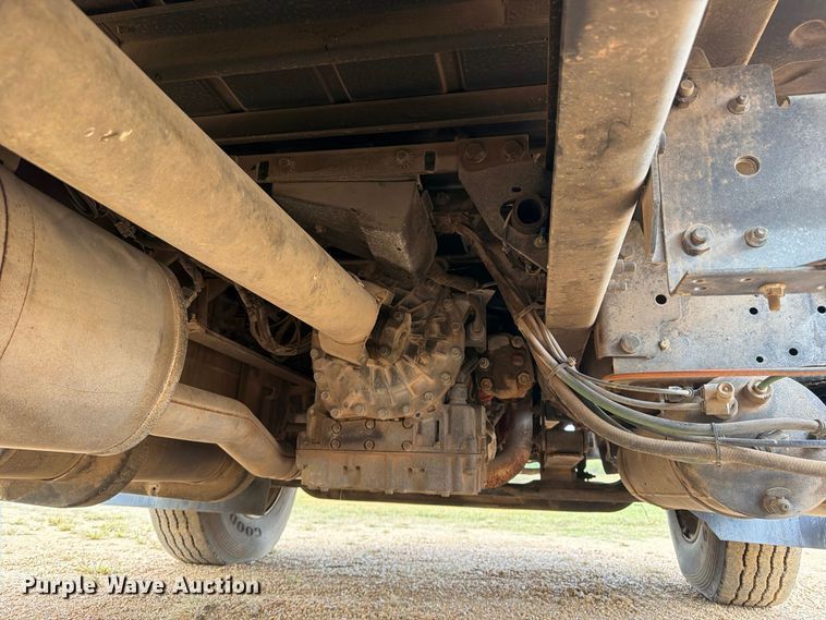 image for item FP3500 2004 International 4400 tank truck