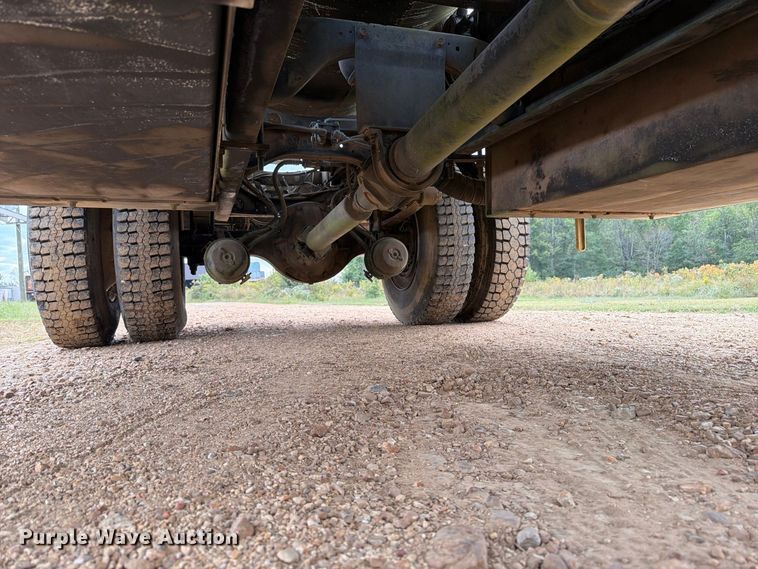 image for item FP3500 2004 International 4400 tank truck