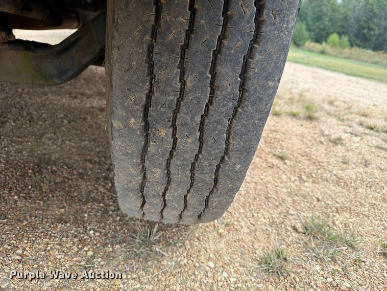 image for item FP3500 2004 International 4400 tank truck