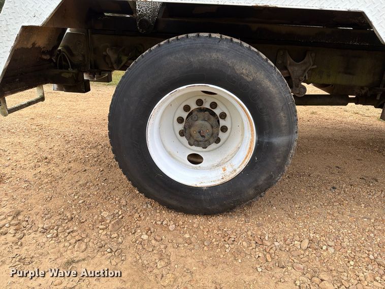 image for item FP3500 2004 International 4400 tank truck