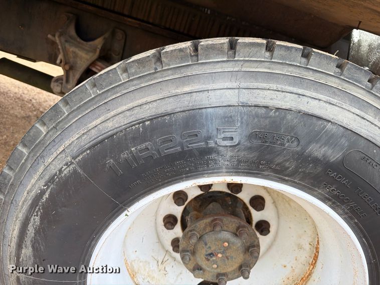 image for item FP3500 2004 International 4400 tank truck