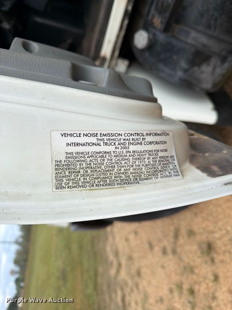 image for item FP3500 2004 International 4400 tank truck