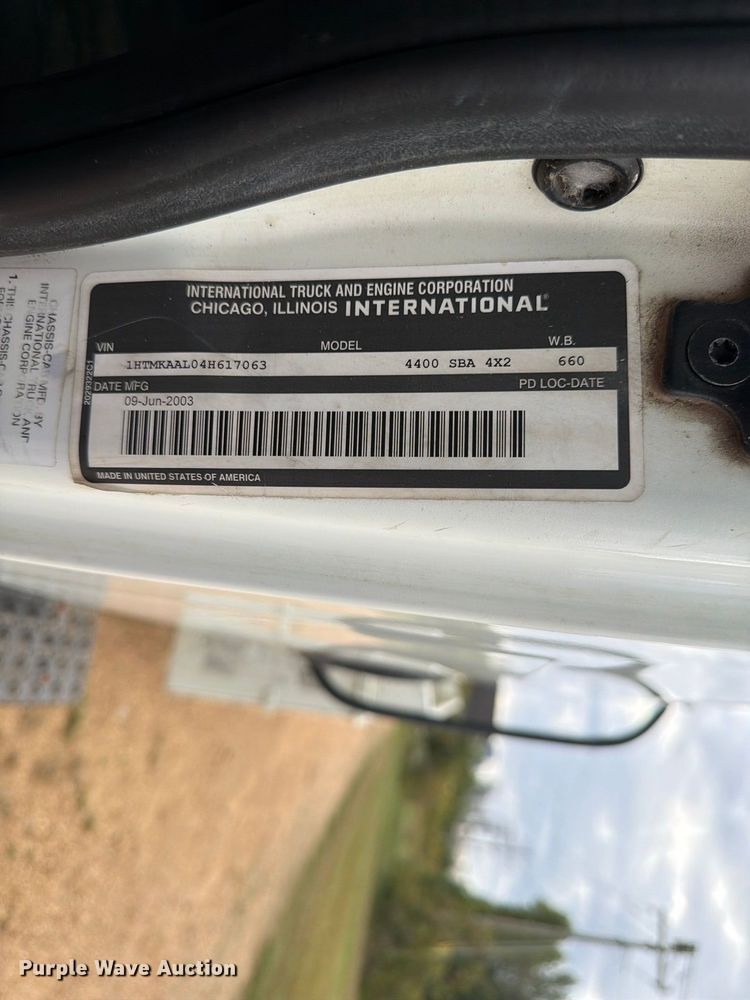 image for item FP3500 2004 International 4400 tank truck