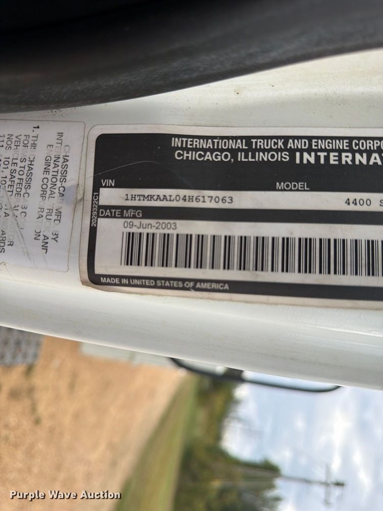 image for item FP3500 2004 International 4400 tank truck