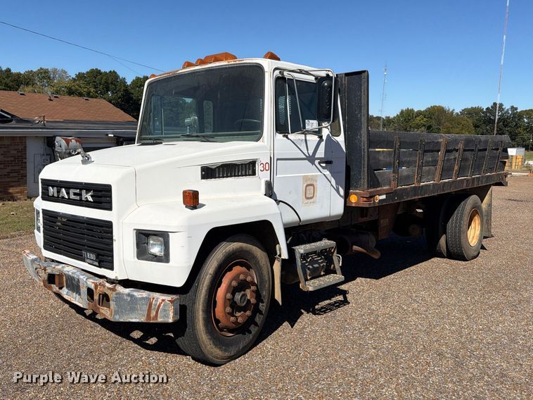 image for item FP3514 1989 Mack CS flatbed truck