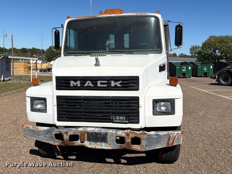 image for item FP3514 1989 Mack CS flatbed truck