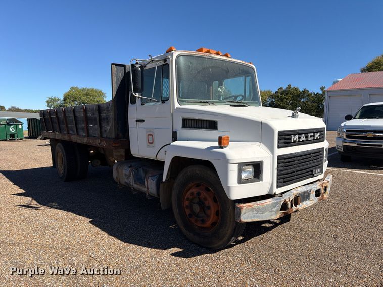 image for item FP3514 1989 Mack CS flatbed truck