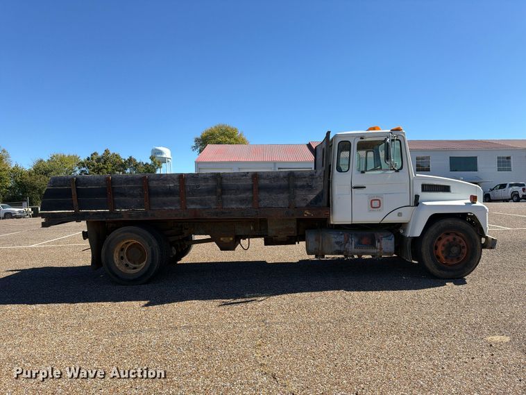 image for item FP3514 1989 Mack CS flatbed truck