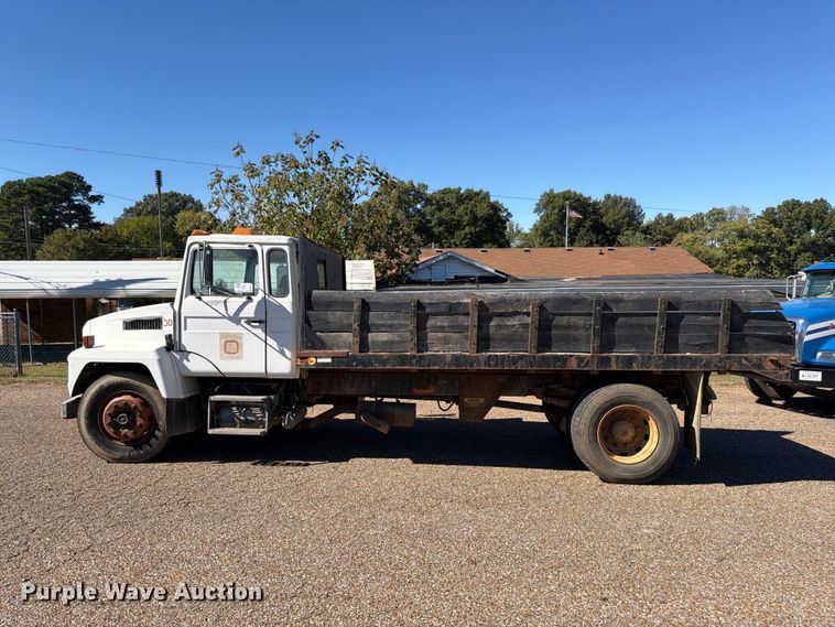 image for item FP3514 1989 Mack CS flatbed truck