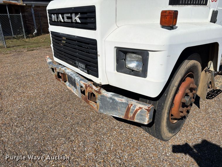 image for item FP3514 1989 Mack CS flatbed truck