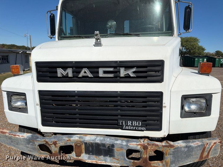 image for item FP3514 1989 Mack CS flatbed truck