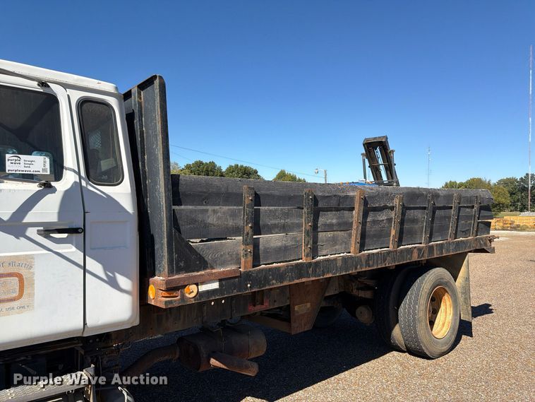 image for item FP3514 1989 Mack CS flatbed truck