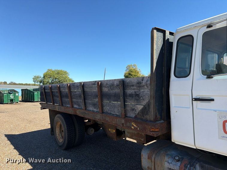image for item FP3514 1989 Mack CS flatbed truck