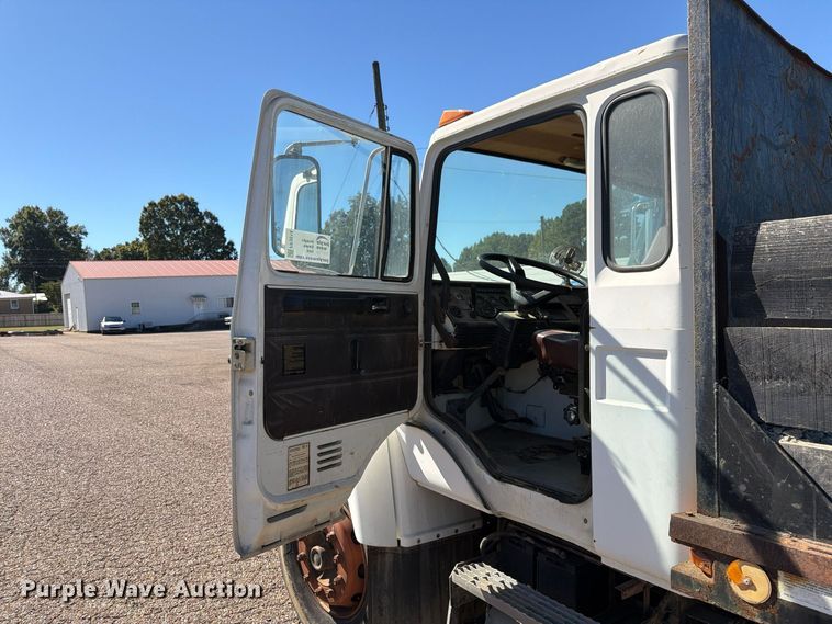 image for item FP3514 1989 Mack CS flatbed truck