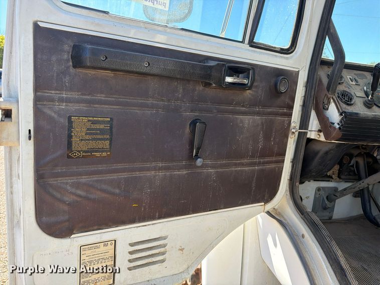 image for item FP3514 1989 Mack CS flatbed truck