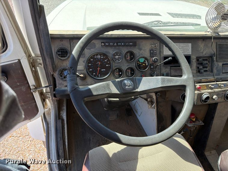 image for item FP3514 1989 Mack CS flatbed truck
