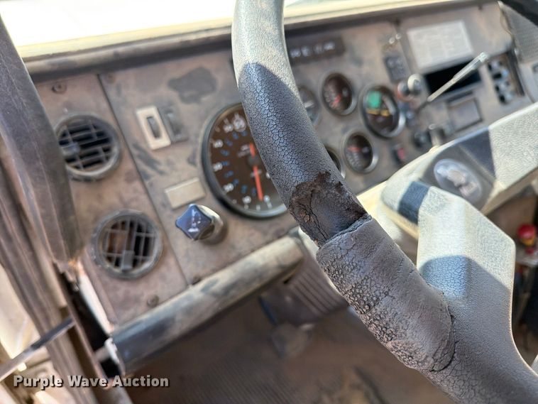 image for item FP3514 1989 Mack CS flatbed truck